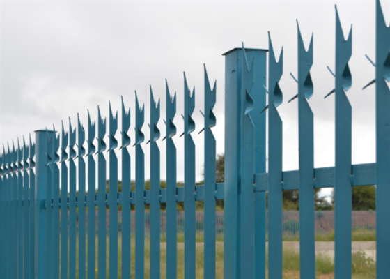 Het pvc Met een laag bedekte Metaal Drievoudig Spike Garden Palisade Fencing 16m Hoogte W verbleekt 65mm