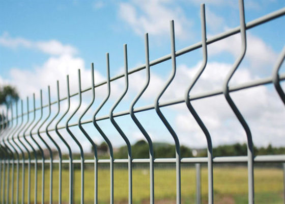 PVC-gecoat 50 * 200mm mesh gat driehoek hek voor luchthaven OEM