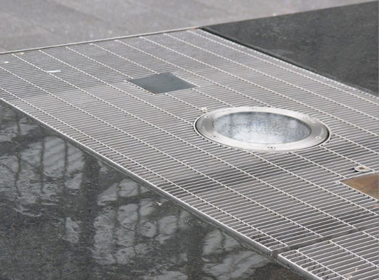 Q235 Hete Ondergedompelde Gegalvaniseerde Gang die 32*3mm Grating van het Tredeloopvlak raspen