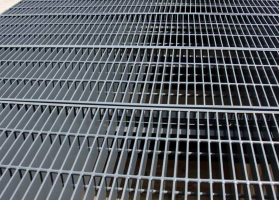 30*3mm Grating van de Staaloprijlaan voor de Hoge Stevigheid van de Afvoerkanaaldekking