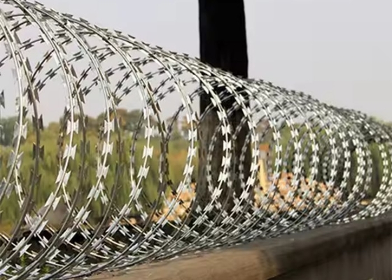 Grensheining Razor Barbed Wire Hot Dip Gegalvaniseerd PVC bedekt
