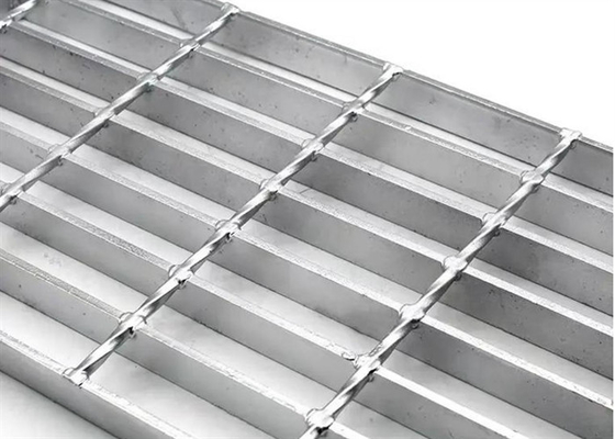 Stalen roosterwandvloer voor trappen warm gegalvaniseerd 30 * 5 mm