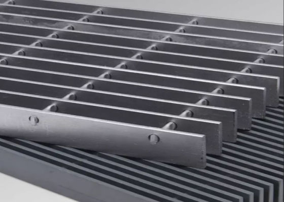 Aangepaste Modulaire Stalen Looppad Roosterpanelen Weinig Onderhoud Antislip Vlonder