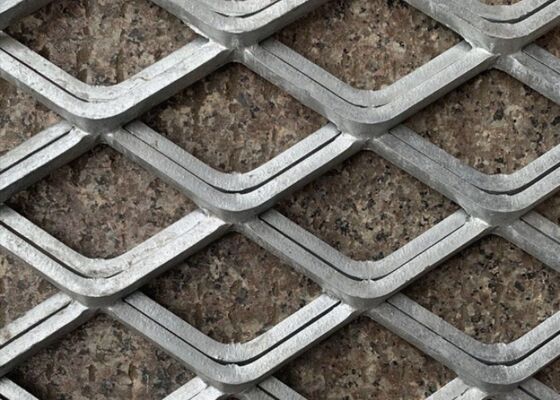 Uitgezet metalen gaas voor veiligheidshekken en industriële toepassingen