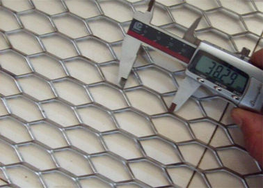 De hexagonale Uitgebreide Omheining van het Metaalnetwerk, het Netwerkblad van het Diamantstaal voor Veiligheid